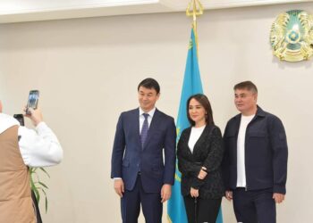 ДАРХАН САТЫБАЛДЫ «АРМАНДА» БІЛІМ БЕРУ ФОРУМЫНЫҢ ЖЕТЕКШІЛЕРІМЕН КЕЗДЕСТІ