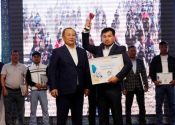 ТҮРКІСТАН: ҰЛТТЫҚ СПОРТ ЖАНАШЫРЛАРЫНА «ҚАЗЫҒҰРТ ТҰҒЫРЫ» СЫЙЛЫҒЫ ТАПСЫРЫЛДЫ