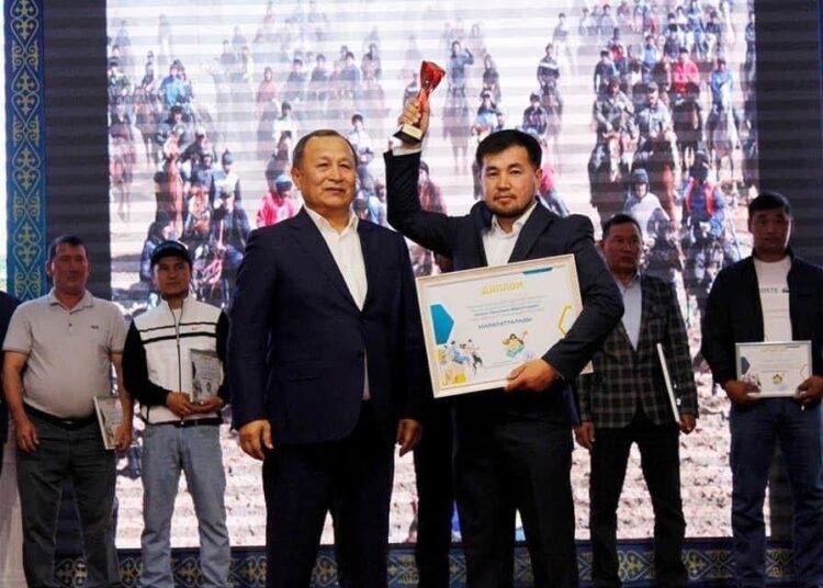 ТҮРКІСТАН: ҰЛТТЫҚ СПОРТ ЖАНАШЫРЛАРЫНА «ҚАЗЫҒҰРТ ТҰҒЫРЫ» СЫЙЛЫҒЫ ТАПСЫРЫЛДЫ