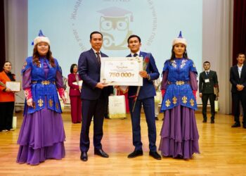 ТҮРКІСТАНДЫҚ ҰСТАЗ «ҮЗДІК ЖЫЛ МҰҒАЛІМІ — 2023» БАЙҚАУЫНДА ІІІ ОРЫН ИЕЛЕНДІ