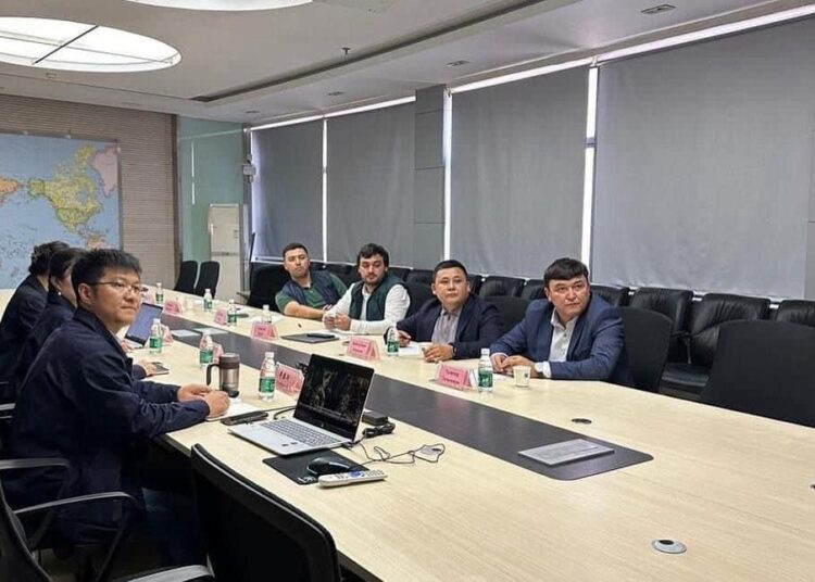 ТҮРКІСТАН: ШЕТЕЛДІК ИНВЕСТОРЛАР КЕНТАУДА ТРАКТОР ҚҰРЫСТЫРЫП ШЫҒАРМАҚ