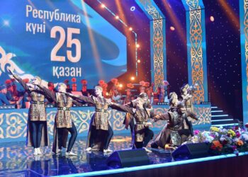 ТҮРКІСТАНҒА ҚЫЗМЕТ ЕТУГЕ КЕЛГЕН «JANA LEP!» ӨНЕРПАЗДАРЫ РЕСПУБЛИКА КҮНІНДЕ КӨРЕРМЕНДІ СҮЙСІНДІРДІ