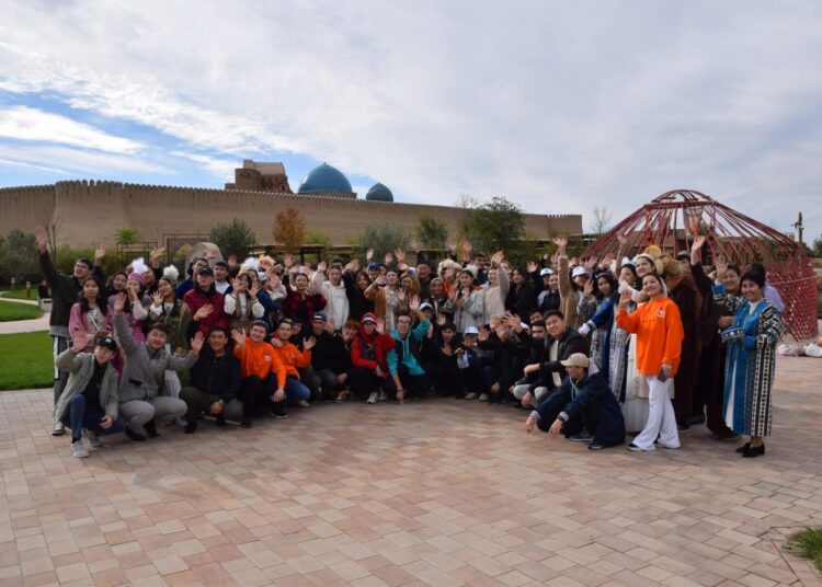 ТҮРКІСТАНДА ХАЛЫҚТЫҢ БІРЛІГІН БЕЙНЕЛЕЙТІН КИІЗ ҮЙ ТІГІЛДІ