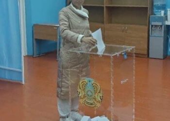 СОЗАҚТА ЕҢ ЖАС САЙЛАУШЫ АЛҒАШ РЕТ ДАУЫС БЕРДІ