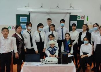 ТҮРКІСТАНДЫҚ БЕС ТІЛДЕ ЕРКІН СӨЙЛЕЙТІН ҰСТАЗ