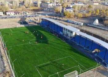ТҮРКІСТАН: СОЗАҚ АУДАНЫНДА 1030 ОРЫНҒА АРНАЛҒАН СТАДИОН АШЫЛЫП, ЕЛ ИГІЛІГІНЕ ҰСЫНЫЛДЫ