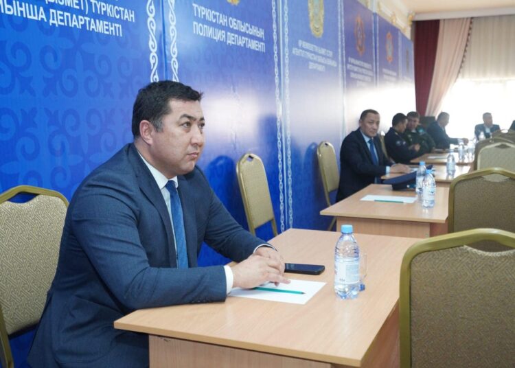 ДАРХАН САТЫБАЛДЫ АРЫСТЫҚ ТҰРҒЫНДАРДЫҢ ӨТІНІШІН ТЫҢДАДЫ