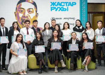 АТҚАРУШЫ ХАТШЫ СТУДЕНТТЕР КҮНІМЕН ҚҰТТЫҚТАДЫ