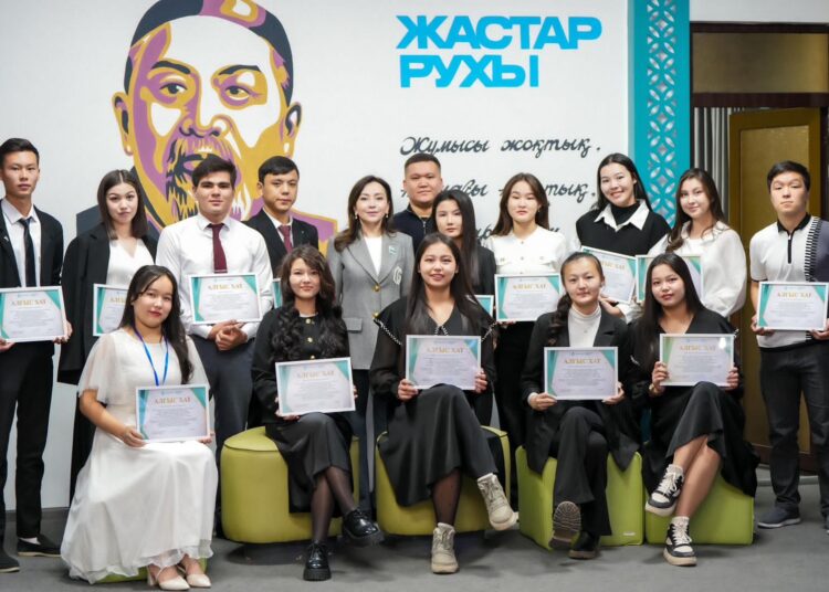 АТҚАРУШЫ ХАТШЫ СТУДЕНТТЕР КҮНІМЕН ҚҰТТЫҚТАДЫ