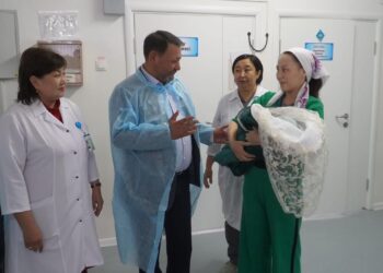 ТҮРКІСТАН ОБЛЫСЫНДА ТАРИХИ КҮНІ ДҮНИЕГЕ КЕЛГЕН СӘБИЛЕРГЕ СЫЙ-ҚҰРМЕТ ЖАСАЛДЫ