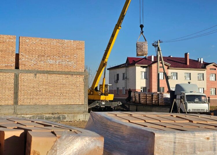 ТҮРКІСТАН: ШАРДАРАДА КӘСІПКЕРЛЕРДІҢ ЕСЕБІНЕН 96 ПӘТЕР САЛЫНЫП ЖАТЫР