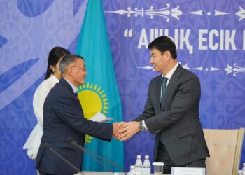 ОБЛЫС ӘКІМІ ДАРХАН САТЫБАЛДЫ ТӨЛЕБИЛІК ТҰРҒЫНДАРДЫҢ ӨТІНІШІН ТЫҢДАДЫ