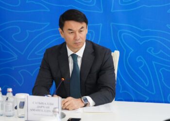 ДАРХАН САТЫБАЛДЫ ҚАЗЫҒҰРТ АУДАНЫНЫҢ ТҰРҒЫНДАРЫН ҚАБЫЛДАП, ӨТІНІШТЕРІН ТЫҢДАДЫ