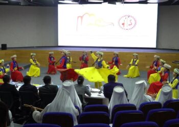 ТҮРКІСТАН ОБЛЫСЫНДА 12 ӨНЕР ҰЖЫМЫНА «ХАЛЫҚТЫҚ» АТАҒЫ БЕРІЛДІ