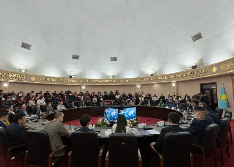 ТҮРКІСТАНДА ДҮНИЕЖҮЗІЛІК САЙЛАУ КҮНІНЕ АРНАЛҒАН ДӨҢГЕЛЕК ҮСТЕЛ ӨТТІ