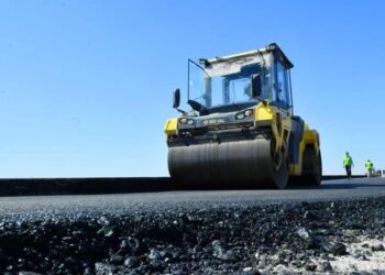 БИЫЛ ТҮРКІСТАН ҚАЛАСЫНДА 94 КӨШЕГЕ АСФАЛЬТ ТӨСЕЛЕДІ