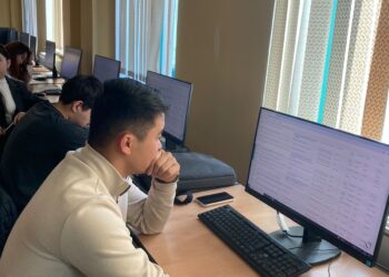 Антикор Еріктілер болашақ қаржыгерлерге мемлекет қаржысын үнемдеу тәсілдерін үйретті