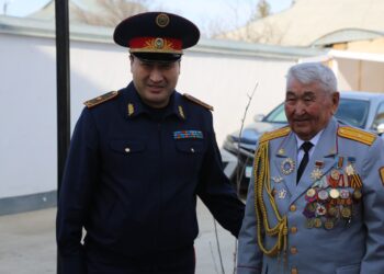 Мереке күні генералдар ардагерге құрмет көрсетті