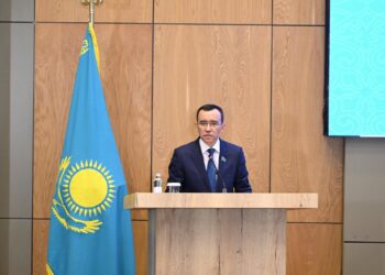 СЕНАТОРЛАР ЖЕРГІЛІКТІ МӘСЛИХАТ ДЕПУТАТТАРЫМЕН ЖӘНЕ ӨҢІР ЖҰРТШЫЛЫҒЫМЕН ДЕ КЕЗДЕСТІ