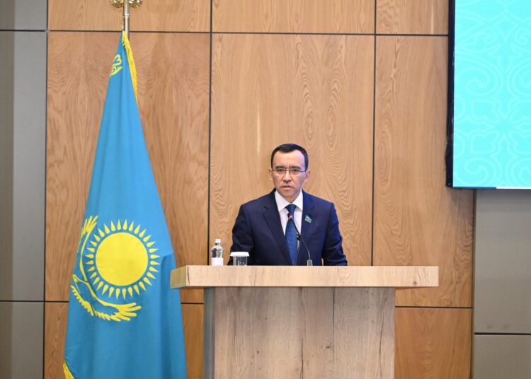 СЕНАТОРЛАР ЖЕРГІЛІКТІ МӘСЛИХАТ ДЕПУТАТТАРЫМЕН ЖӘНЕ ӨҢІР ЖҰРТШЫЛЫҒЫМЕН ДЕ КЕЗДЕСТІ