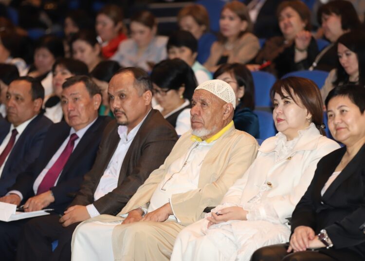 ТҮРКІСТАНДА «ҒАСЫР ДАНАСЫ – ҚОЖА АХМЕТ ЯСАУИ» ХАЛЫҚАРАЛЫҚ ҒЫЛЫМИ-ТӘЖІРИБЕЛІК КОНФЕРЕНЦИЯСЫ ӨТІП ЖАТЫР