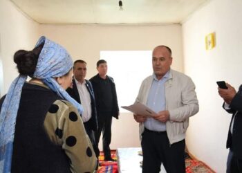 МАҚТААРАЛДЫҚ ЖОМАРТ ЖАН ЕКІ ОТБАСЫҒА ҮЙ СЫЙЛАДЫ