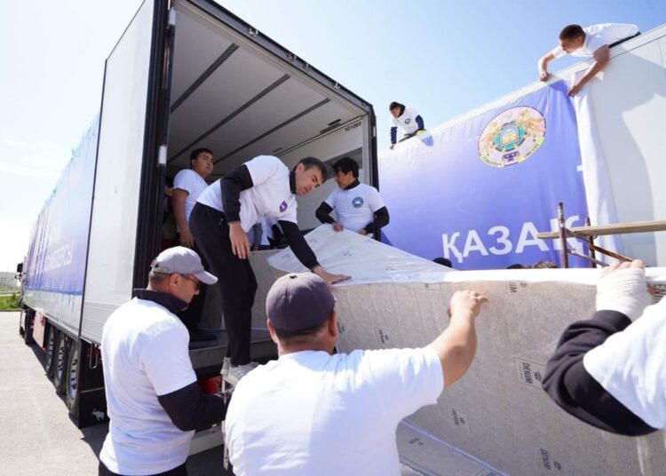 ТҮРКІСТАН ОБЛЫСТЫҚ ӘЗІРБАЙЖАН ЭТНОМӘДЕНИ БІРЛЕСТІГІ 2,5 МЛН ТЕҢГЕГЕ ГУМАНИТАРЛЫҚ КӨМЕК ЖІБЕРДІ