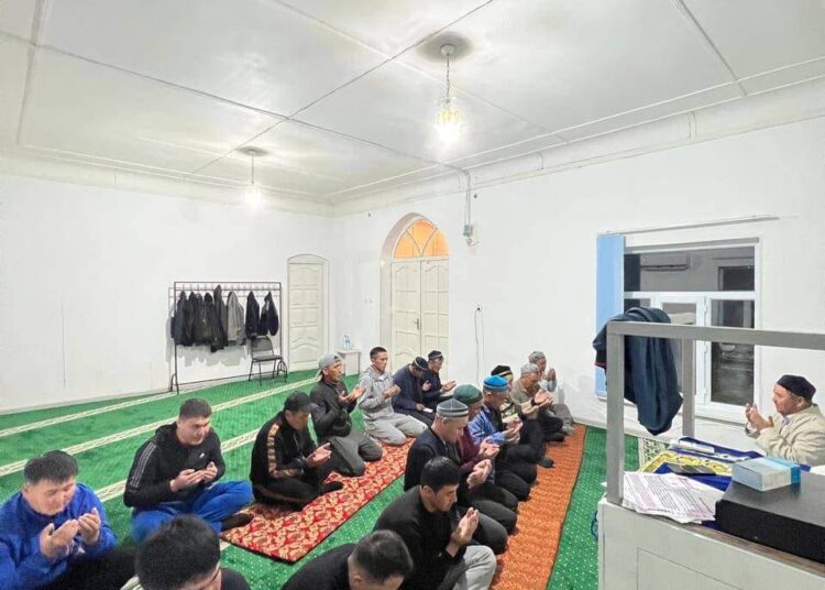 БІР МЕЗЕТТЕ БІР ДҰҒА