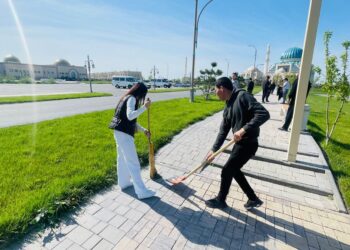 ТҮРКІСТАНДЫҚТАР «ТАЗА ҚАЗАҚСТАН» АКЦИЯСЫНА ҮЛЕС ҚОСУДА