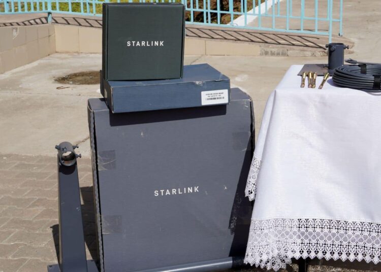 ТҮРКІСТАН ОБЛЫСЫНЫҢ ШАЛҒАЙ АУЫЛДАРЫНДАҒЫ МЕКТЕПТЕРІ ИЛОН МАСКТЫҢ STARLINK ИНТЕРНЕТ ЖЕЛІСІНЕ ҚОСЫЛА БАСТАДЫ