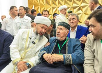 ӘЙГІЛІ КАЛЛИГРАФ, ТҮБІ ТҮРКІСТАНДЫҚ ОСМАН ТОҺА АТАЖҰРТЫНА КЕЛДІ