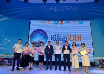 ТҮРКІСТАНДА КІТАП ОҚУ БАЙҚАУЫНДА ТОП ЖАРҒАН ДИРЕКТОРЛАР, ҰСТАЗДАР ЖӘНЕ ОҚУШЫЛАР МАРАПАТТАЛДЫ