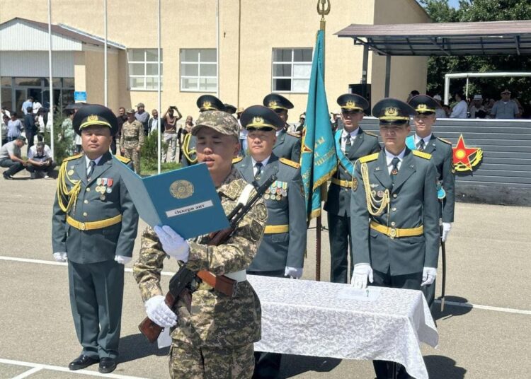 Сағадат Нұрмағамбетовтың жүз жылдық мерейтойында жас сарбаздар Отанға адал болуға ант берді
