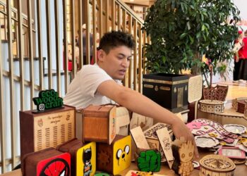 ТҮРКІСТАНДА ЕРЕКШЕ ЖАСТАРДЫҢ ӨНЕР ТУЫНДЫЛАРЫНЫҢ КӨРМЕСІ ӨТТІ