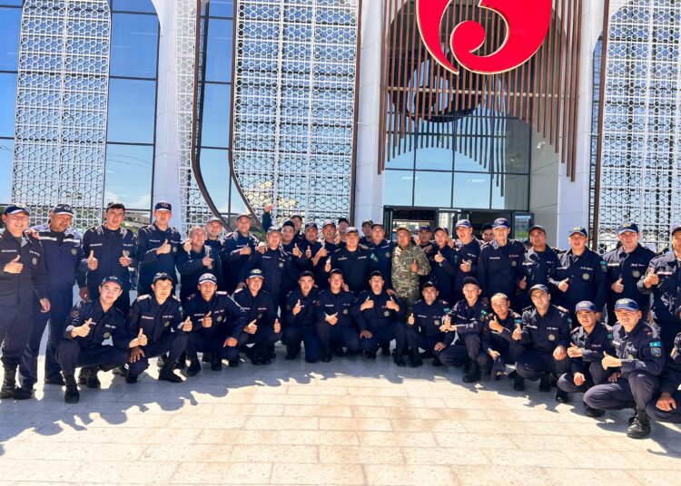 Шымкентте су тасқынын жоюға қатысқан құтқарушыларды салтанатты түрде қарсы алды