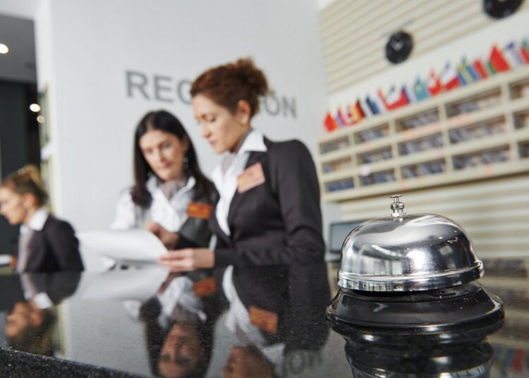 ТҮРКІСТАНДАҒЫ ТУРИЗМ УНИВЕРСИТЕТІНІҢ СТУДЕНТТЕРІ ӘЛЕМНІҢ ҮЗДІК ҚОНАҚ ҮЙЛЕРІНДЕ ТӘЖІРИБЕДЕН ӨТЕДІ