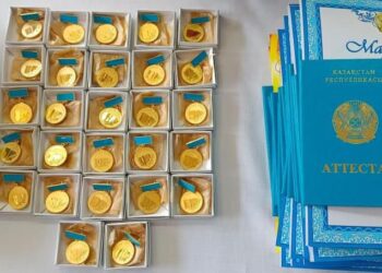 ТҮРКІСТАН: ЖЕТІСАЙДА БІР МЕКТЕПТЕН 27 ТҮЛЕК «АЛТЫН БЕЛГІ» ИЕГЕРІ АТАНДЫ