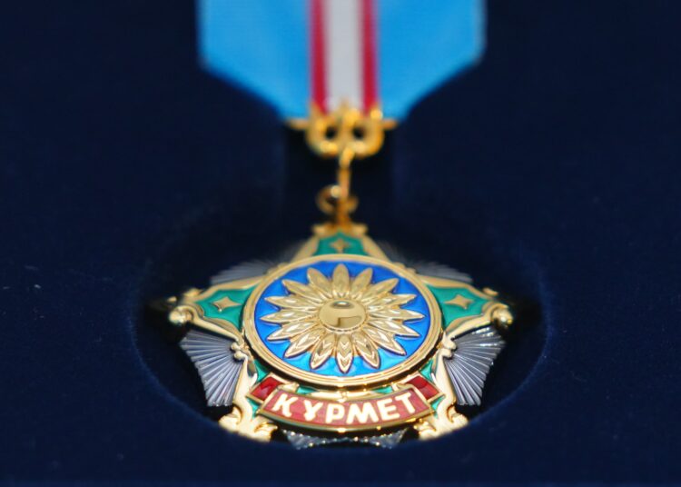 ТҮРКІСТАНДА ТӘЖІРИБЕЛІ МЕТАЛЛУРГКЕ «ҚҰРМЕТ» ОРДЕНІ ТАПСЫРЫЛДЫ