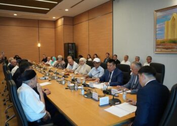 ТҮРКІСТАН ОБЛЫСЫ ӘКІМІНІҢ ОРЫНБАСАРЫ ЗИЯЛЫ ҚАУЫМ ӨКІЛДЕРІНІҢ ҰСЫНЫСТАРЫН ТЫҢДАДЫ