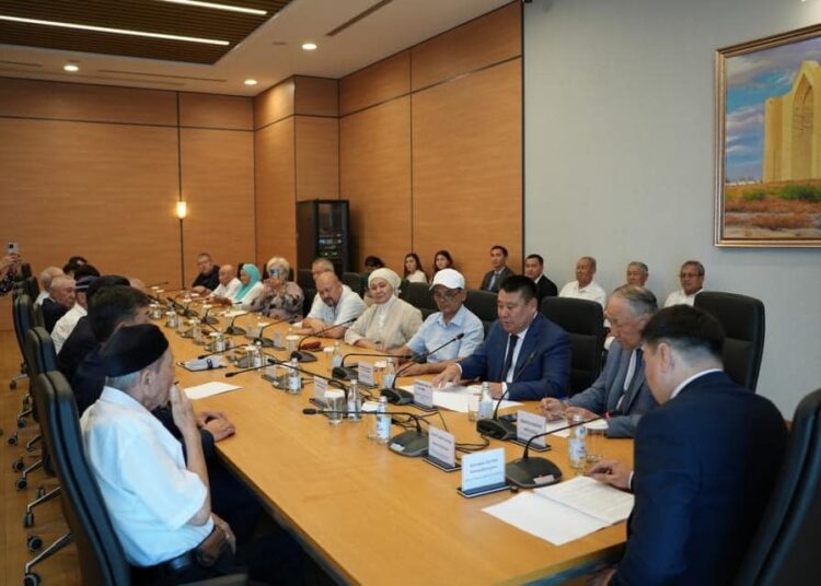 ТҮРКІСТАН ОБЛЫСЫ ӘКІМІНІҢ ОРЫНБАСАРЫ ЗИЯЛЫ ҚАУЫМ ӨКІЛДЕРІНІҢ ҰСЫНЫСТАРЫН ТЫҢДАДЫ