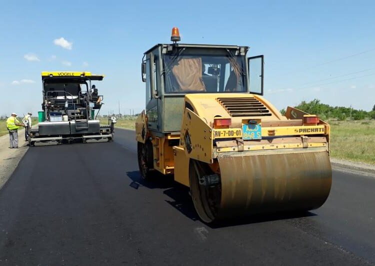 ТҮРКІСТАН ОБЛЫСЫНДА БИЫЛ 1 МЫҢ ШАҚЫРЫМНАН АСТАМ ЖОЛҒА ҚҰРЫЛЫС-ЖӨНДЕУ ЖҰМЫСТАРЫ ЖҮРІП ЖАТЫР