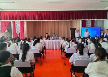 МЕМЛЕКЕТТІК ТІЛГЕ ҚОСА БІРНЕШЕ ТІЛДІ БІЛЕТІНІН КӨРСЕТТІ