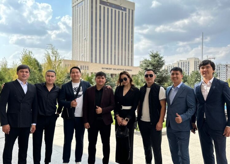 ӨНЕР ЖҰЛДЫЗДАРЫ ДА РЕФЕРЕНДУМҒА ҚАТЫСЫП ЖАТЫР