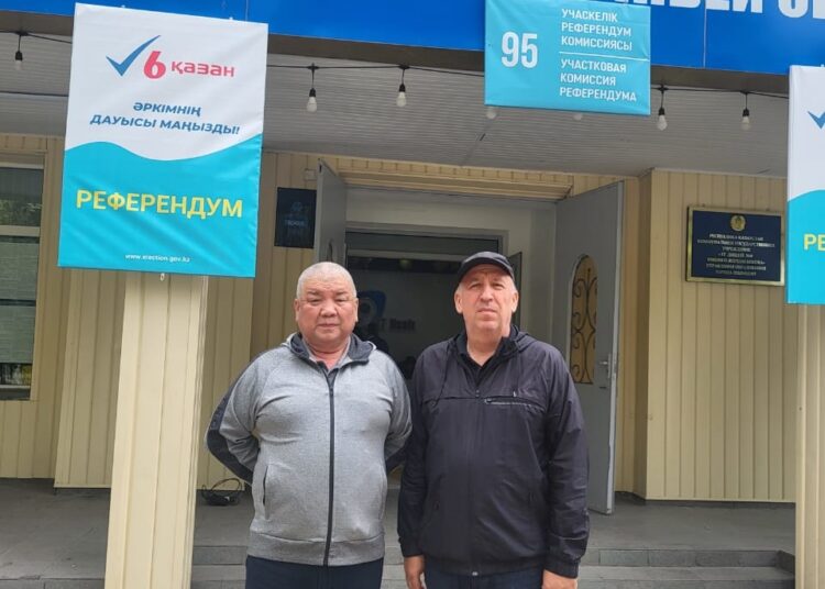 МҰНАЙШЫЛАР ӘУЛЕТІ РЕФЕРЕНДУМДА ДАУЫС БЕРУГЕ КЕЛДІ