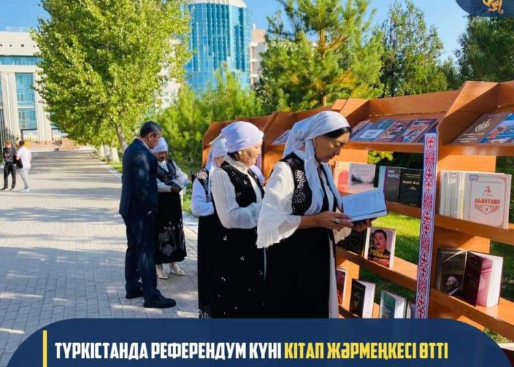 ТҮРКІСТАНДА РЕФЕРЕНДУМ КҮНІ КІТАП ЖӘРМЕҢКЕСІ ӨТТІ