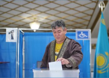 ТҰРҒЫНДАР РЕФЕРЕНДУМҒА ҰЛТТЫҚ КИІММЕН КЕЛДІ