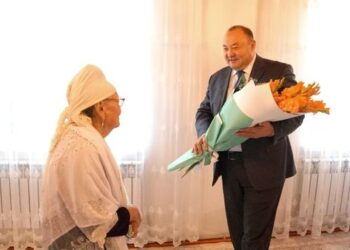 КЕЛЕСТЕ ҚАРТТАР КҮНІ МЕРЕКЕЛЕНІП, КЕЙУАНА ҚҰРМЕТТЕЛДІ