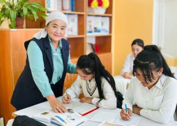 ӘЛЕМ ТІЛДЕРІНЕН 100-ДЕН АСА ӨЛЕҢДІ ҚАЗАҚ ТІЛІНЕ АУДАРҒАН