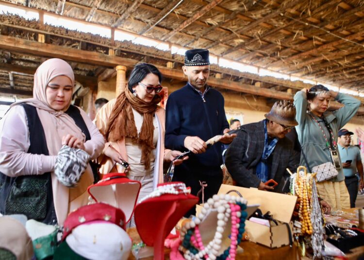 ТҮРКІСТАНДА 19 МЕМЛЕКЕТТІҢ ҚОЛӨНЕРШІЛЕРІ БАС ҚОСТЫ