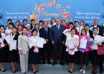 ҰСТАЗДАР КҮНІ СӘН-САЛТАНАТЫМЕН АТАЛЫП ӨТТІ